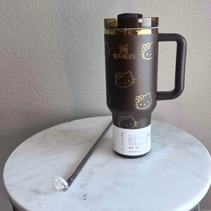 Stanley Brown Hello Kitty Quencher H2.0  Tumbler, 40oz.